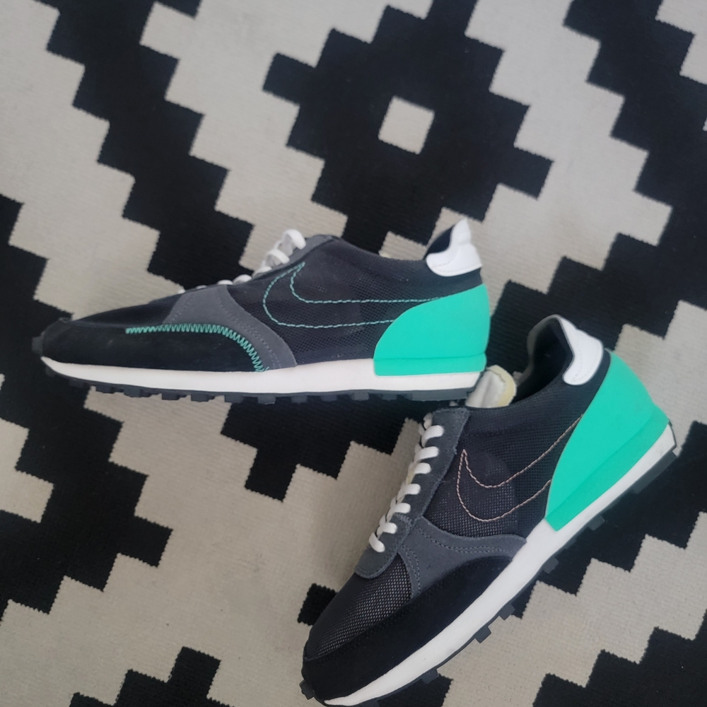 Nike Daybreak-Type Black and Green
